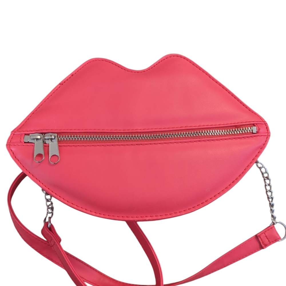 Divided H&M Pink Lip-Shaped Crossbody Bag - Picture 2 of 5